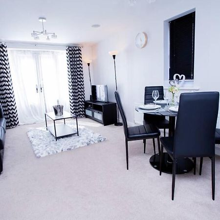 Mills Apartment - Two Bedroom En-Suite Apartment Northampton Esterno foto