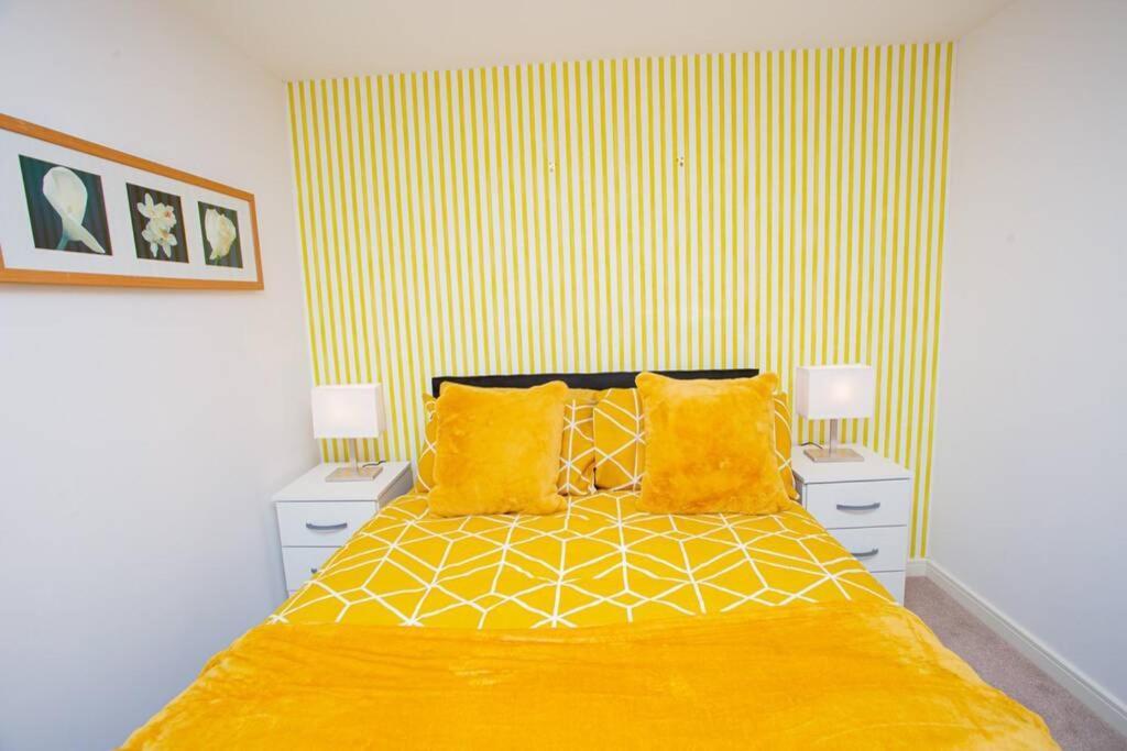 Mills Apartment - Two Bedroom En-Suite Apartment Northampton Esterno foto