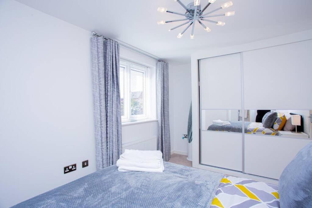 Mills Apartment - Two Bedroom En-Suite Apartment Northampton Esterno foto