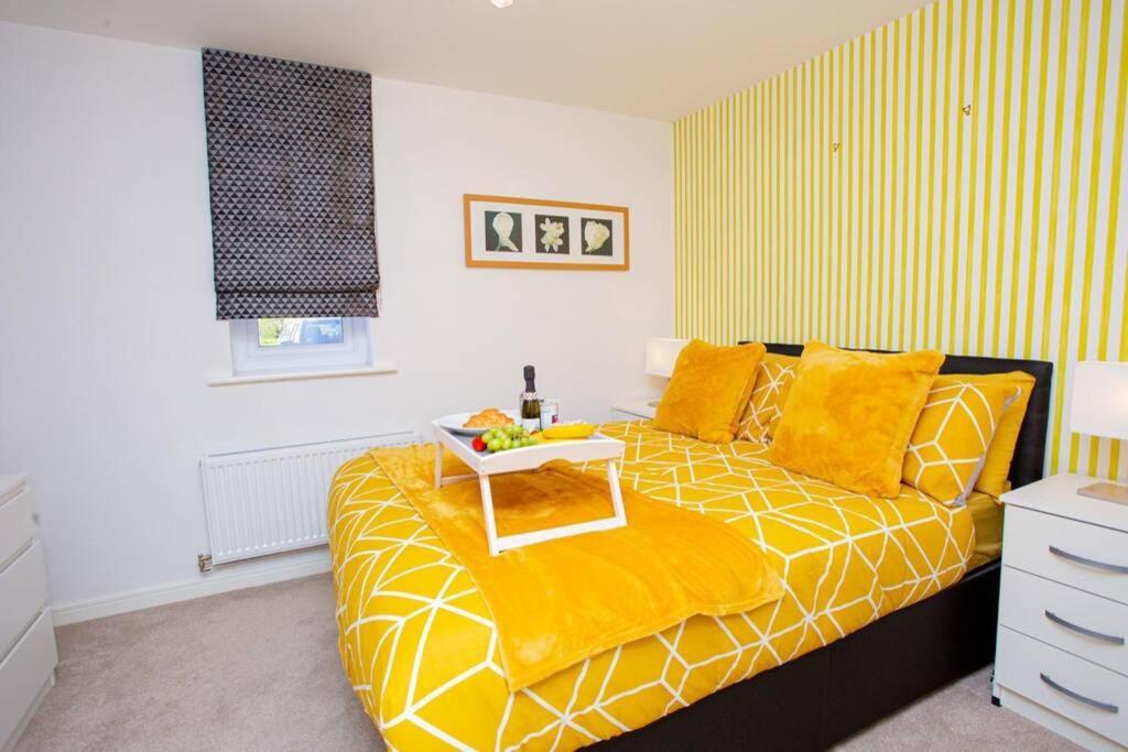 Mills Apartment - Two Bedroom En-Suite Apartment Northampton Esterno foto