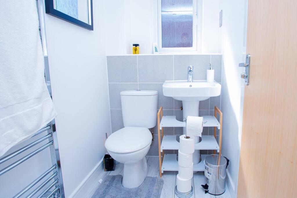 Mills Apartment - Two Bedroom En-Suite Apartment Northampton Esterno foto