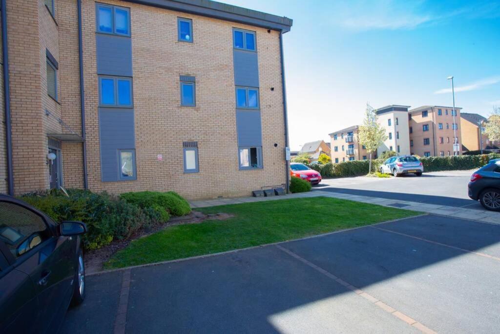 Mills Apartment - Two Bedroom En-Suite Apartment Northampton Esterno foto
