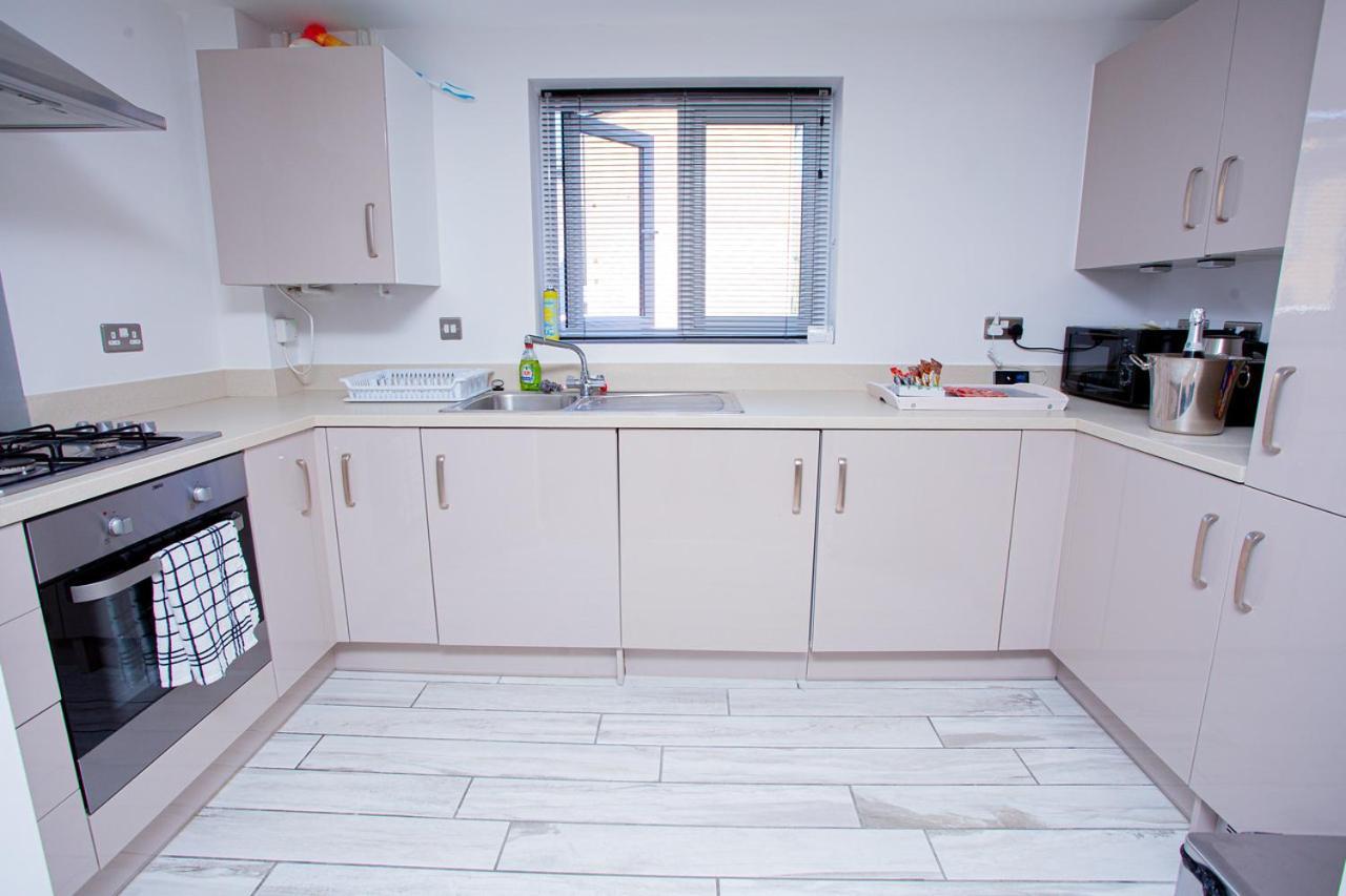 Mills Apartment - Two Bedroom En-Suite Apartment Northampton Esterno foto